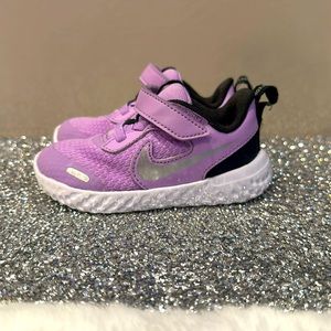 Toddler size 6 Nike shoes